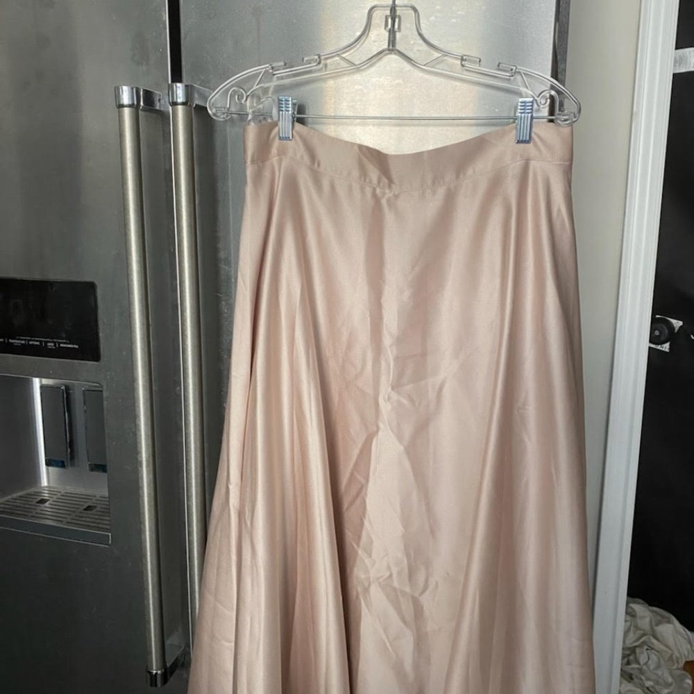 DRESSY    LONG CIRCLE  SKIRT.